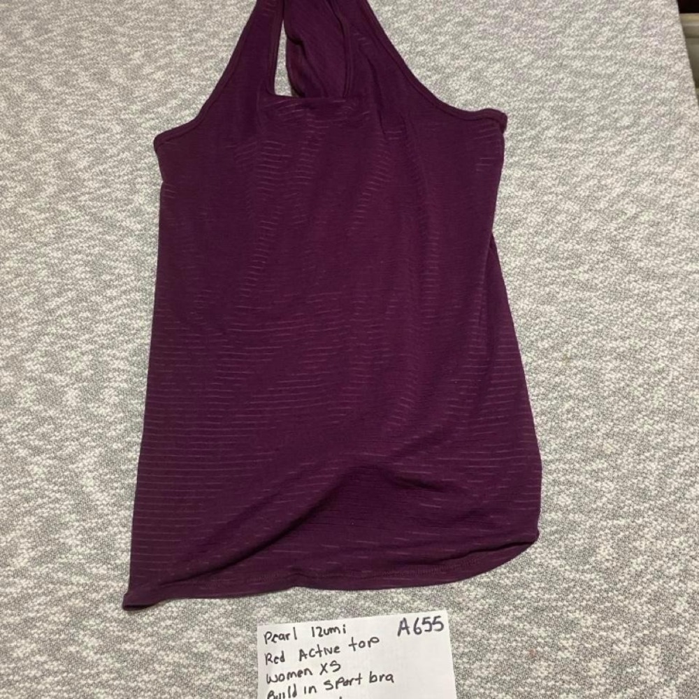 Athleta Burgandy Women XS active top. SKU-A654